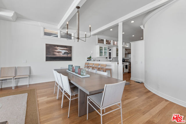 31656 Sea Level Drive, Malibu CA: https://media.crmls.org/mediaz/f59733c7-194e-4e86-9ec6-19e1bffb2d41.jpg