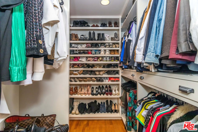 8783 Lookout Mountain Avenue, Los Angeles CA: https://media.crmls.org/mediaz/f59787b2-b0a4-465b-af13-3a630294190b.jpg