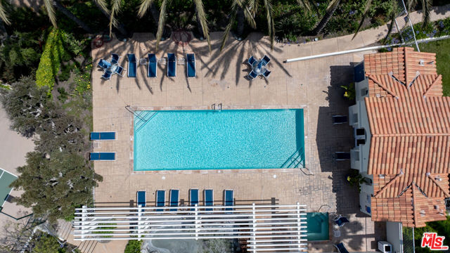 6453 Zuma View Place, Malibu CA: https://media.crmls.org/mediaz/f5978b5f-ca59-4ac9-aa4b-bcbae45557d5.jpg