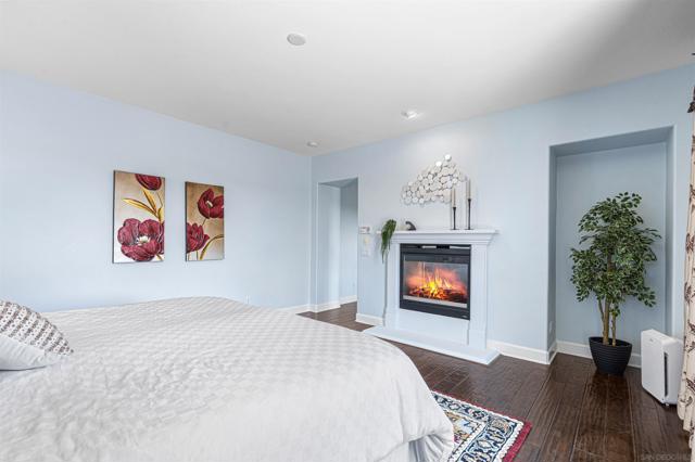 6839 Helenite Pl, Carlsbad CA: https://media.crmls.org/mediaz/f597f5c6-76a3-441d-ba72-414425bb7021.jpg