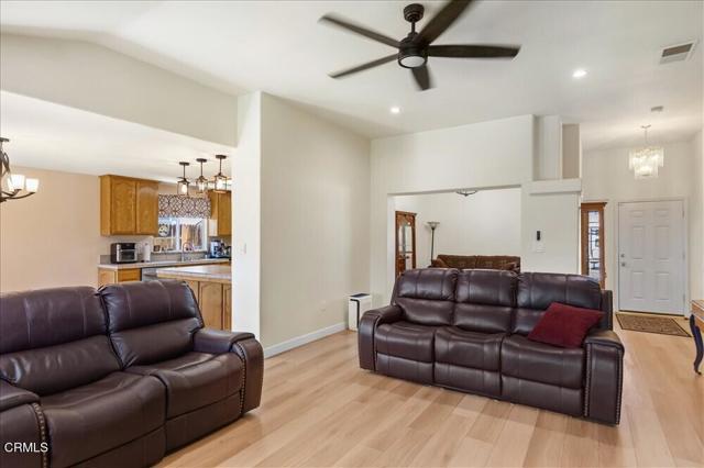 Detail Gallery Image 11 of 46 For 5813 Ragusa Ln, Bakersfield,  CA 93308 - 3 Beds | 2 Baths