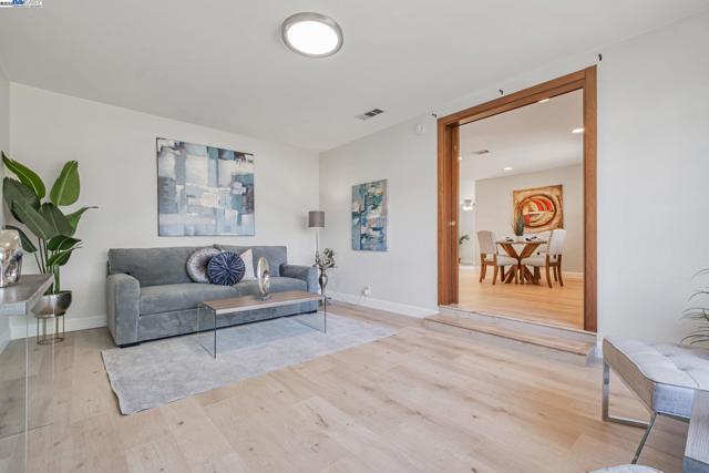 36339 Beech Pl, Newark CA: https://media.crmls.org/mediaz/f5986679-5f85-4b67-9bed-d3f069cffcc9.jpg