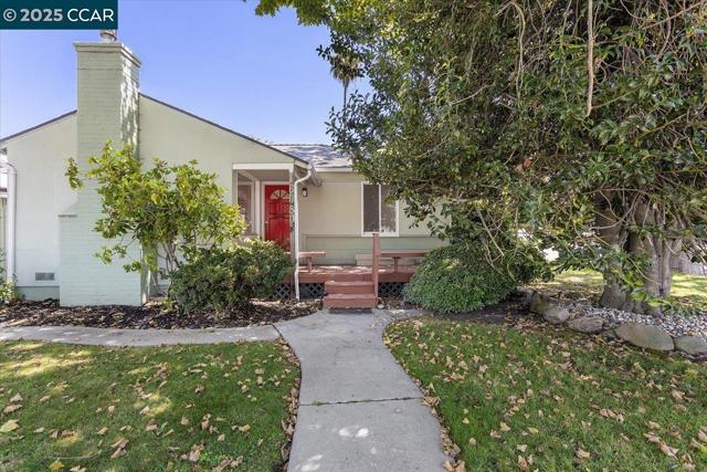 16080 Via Del Sol, San Lorenzo CA: https://media.crmls.org/mediaz/f598866e-8536-44fb-99e6-a423c1c3a379.jpg