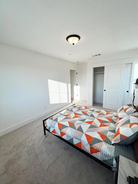 1183 Scout Peak Way, Hollister CA: https://media.crmls.org/mediaz/f5992e96-f314-4332-8cb5-f46677c51438.jpg