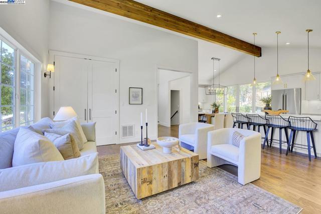 382 Castello Rd, Lafayette CA: https://media.crmls.org/mediaz/f599f0a6-7e57-44ae-96e4-b9f23af5feaa.jpg