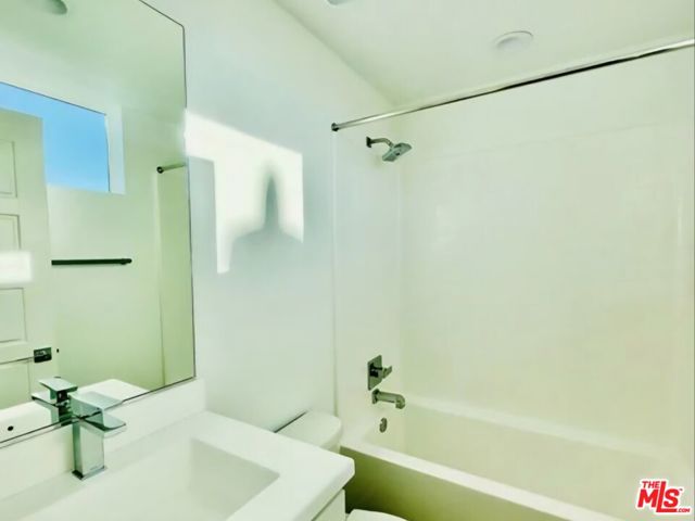 2931 1/2 Denby Avenue, Los Angeles CA: https://media.crmls.org/mediaz/f599f268-dfd4-4fd2-be45-2096aebd5768.jpg
