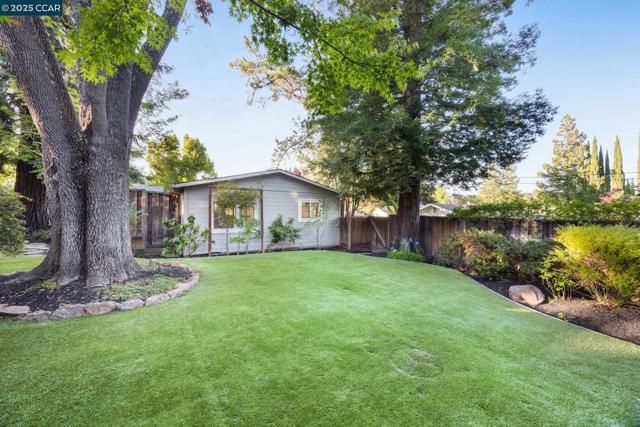 1834 Ivanhoe Ave, Lafayette CA: https://media.crmls.org/mediaz/f59a4bd9-2b97-47a7-8aba-8015c1fbd977.jpg