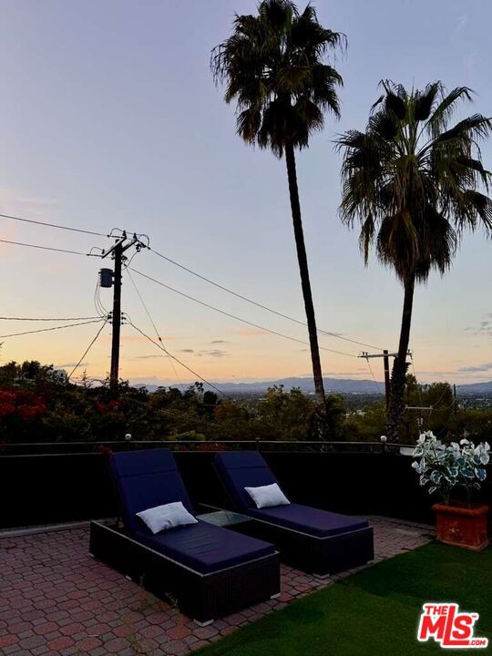 3641 Sunswept Drive, Studio City CA: https://media.crmls.org/mediaz/f59b20bd-9d07-4772-8694-6c2a625b1d43.jpg