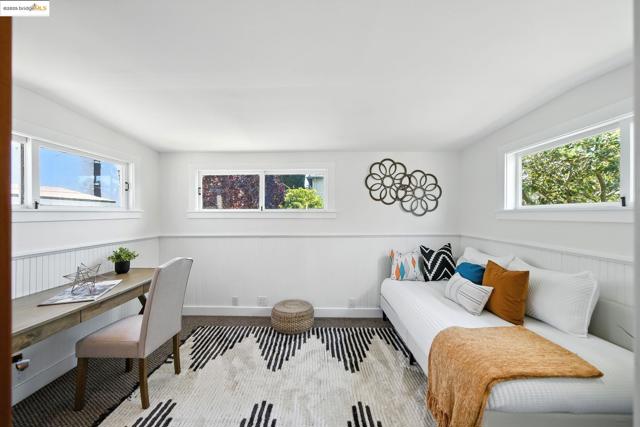 4415 Fleming Ave, Oakland CA: https://media.crmls.org/mediaz/f59bd12e-6aa1-4fb0-bcaa-5da91cf5e002.jpg