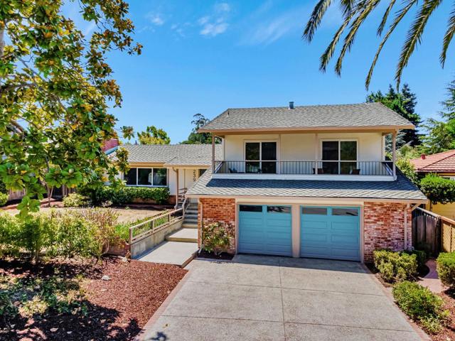 239 Segre Place, Santa Cruz CA: https://media.crmls.org/mediaz/f59bd62a-831f-41c6-966a-5e23ee46f138.jpg