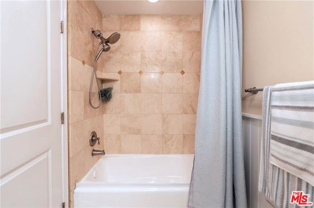 1202 Tennyson Street, Manhattan Beach CA: https://media.crmls.org/mediaz/f59c2939-3297-43a6-bc0f-bd5a3b9e3b22.jpg