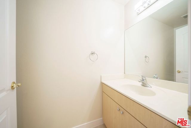 2716 Honolulu Avenue, Montrose CA: https://media.crmls.org/mediaz/f59d1130-fcfa-4fc5-9e63-01bdd79cb40d.jpg