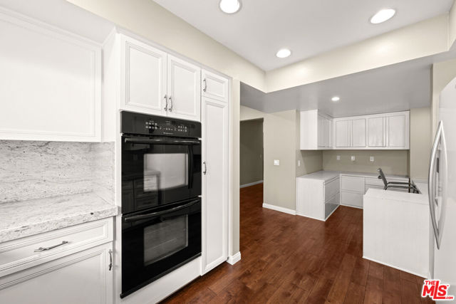 1490 Palisades Drive, Pacific Palisades CA: https://media.crmls.org/mediaz/f59d5184-160f-44d9-a74a-d3d30641898a.jpg