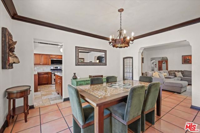 6119 Del Valle Drive, Los Angeles CA: https://media.crmls.org/mediaz/f59d9d29-01e1-43aa-9182-46f9c3226774.jpg