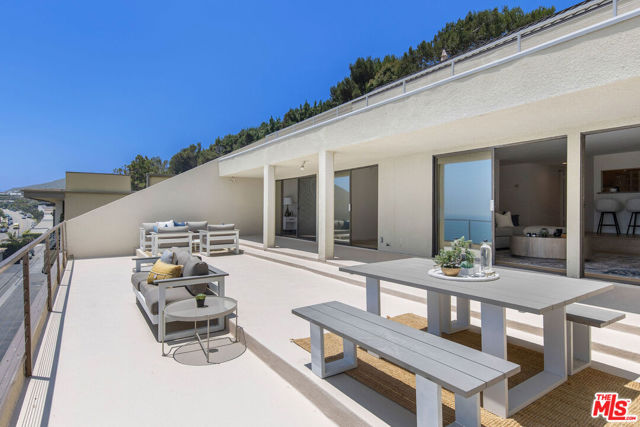 18057 Coastline Drive, Malibu, California 90265, 3 Bedrooms Bedrooms, ,1 BathroomBathrooms,Condominium,For Sale,Coastline,24408287