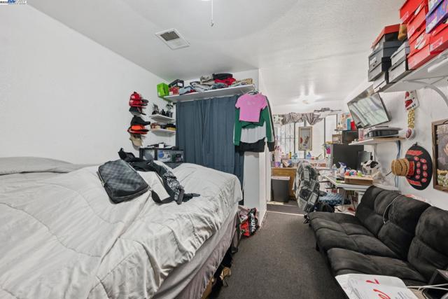 1018 Gilman Ave, San Francisco CA: https://media.crmls.org/mediaz/f59e212b-f6b2-4b76-9776-eba60de891ad.jpg