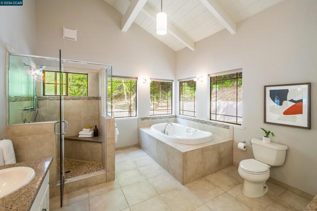 Image 21 of 52 For 1006 Howard Hills Rd