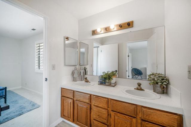 1711 Mantelli Drive, Gilroy CA: https://media.crmls.org/mediaz/f59fc387-f189-4497-8751-35c29e441fba.jpg