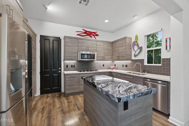 Detail Gallery Image 16 of 50 For 1601 Mulligan St, Oxnard,  CA 93036 - 3 Beds | 2/1 Baths