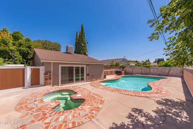 3268 Hilldale Avenue, Simi Valley CA: https://media.crmls.org/mediaz/f5a00c14-52f7-4168-8084-df703cb3ad9e.jpg
