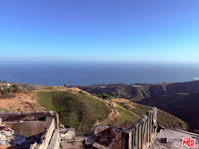 2401 Rambla Pacifico Street, Malibu CA: https://media.crmls.org/mediaz/f5a018d8-c8f5-469c-86c8-f11f6e63ec3f.jpg