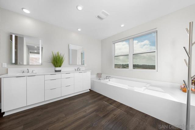13722 Canyon Loop Trl, San Diego CA: https://media.crmls.org/mediaz/f5a05aca-99ff-46e1-85ef-634292d573b2.jpg