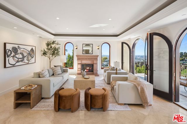 8027 Floral Avenue, Los Angeles CA: https://media.crmls.org/mediaz/f5a09fdd-9d7f-4172-9ba1-061f6540b883.jpg
