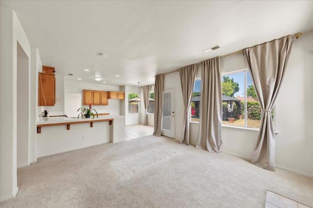 1446 Nottingham Circle, Los Banos CA: https://media.crmls.org/mediaz/f5a0b198-7cd6-4c4a-8a8b-e518505c6a35.jpg
