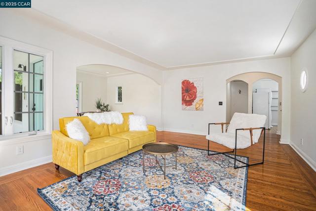 366 Ilo Lane, Danville CA: https://media.crmls.org/mediaz/f5a1706f-027f-4226-9b7c-9b08da6bae5b.jpg