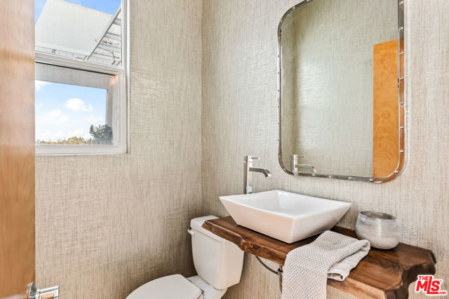502 Rosecrans Avenue, Manhattan Beach, California 90266, 2 Bedrooms Bedrooms, ,2 BathroomsBathrooms,Residential,For Sale,Rosecrans,26828137