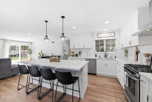 Detail Gallery Image 4 of 42 For 2104 Dunnigan St, Camarillo,  CA 93010 - 4 Beds | 2 Baths