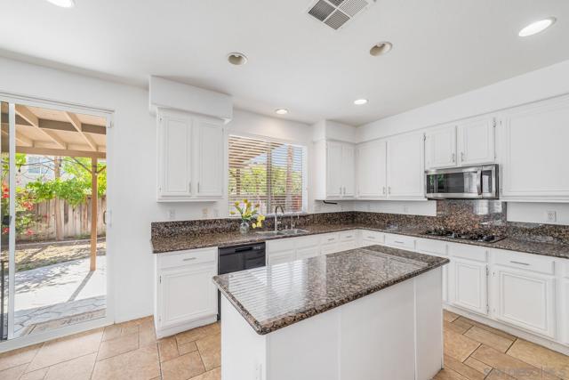 37434 Lumiere Avenue, Murrieta CA: https://media.crmls.org/mediaz/f5a1ca65-c017-4c45-ae06-a80f941e10ce.jpg