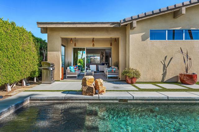 1275 Passage Street, Palm Springs CA: https://media.crmls.org/mediaz/f5a1f20e-88ca-4590-a8f6-7e4fdc41e1bf.jpg
