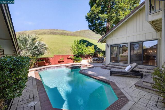 951 Redwood Dr, Danville CA: https://media.crmls.org/mediaz/f5a2595a-e169-460e-b941-a84e12434984.jpg