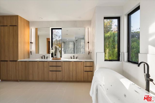 5675 Calpine Drive, Malibu CA: https://media.crmls.org/mediaz/f5a3331c-eb98-4e20-a3bc-53545bdcf8b6.jpg