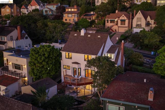 758 Spruce St, Berkeley CA: https://media.crmls.org/mediaz/f5a3386c-f698-4745-831e-fda47f38f470.jpg