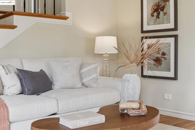 1511 Rose St, Berkeley CA: https://media.crmls.org/mediaz/f5a34c8c-57ed-4661-b15a-5cb9206c37e8.jpg