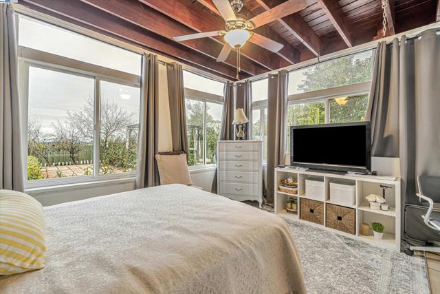 Image 32 of 55 For 370 Appian Way