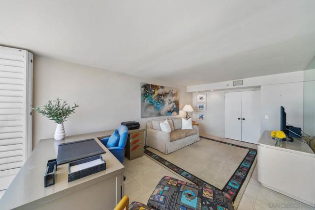 1780 Avenida Del Mundo, Coronado CA: https://media.crmls.org/mediaz/f5a37175-c1ea-4eb4-9f67-f3e789551588.jpg