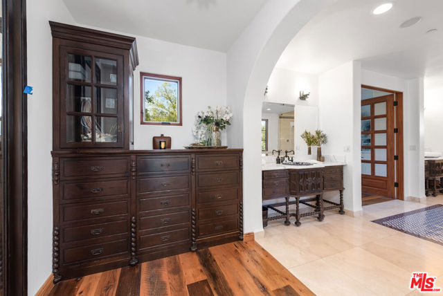 5850 Lapworth Drive, Agoura Hills CA: https://media.crmls.org/mediaz/f5a4c66d-cc9c-48b2-abab-9b836222e224.jpg