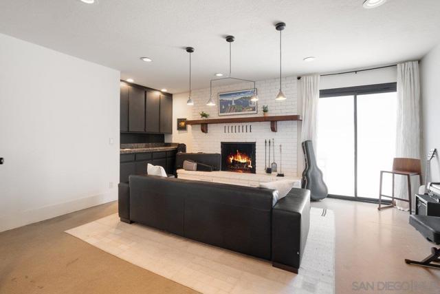 3647 Laketree Dr., Fallbrook CA: https://media.crmls.org/mediaz/f5a4cd0d-55a7-4156-aa8a-36e47bd9636e.jpg