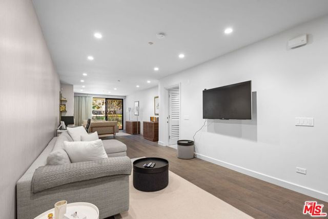 701 Ocean Avenue, Santa Monica CA: https://media.crmls.org/mediaz/f5a4e196-1414-4cc6-9bea-e51afcba9775.jpg