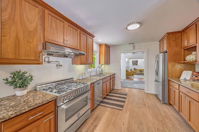 371 Jeter Street, Redwood City CA: https://media.crmls.org/mediaz/f5a4f182-21dd-4365-817c-22319221f0f2.jpg