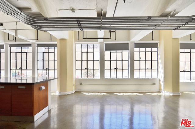 746 S Los Angeles Street, Los Angeles CA: https://media.crmls.org/mediaz/f5a4fcc3-a78b-48e9-98c0-28f662e3dbac.jpg