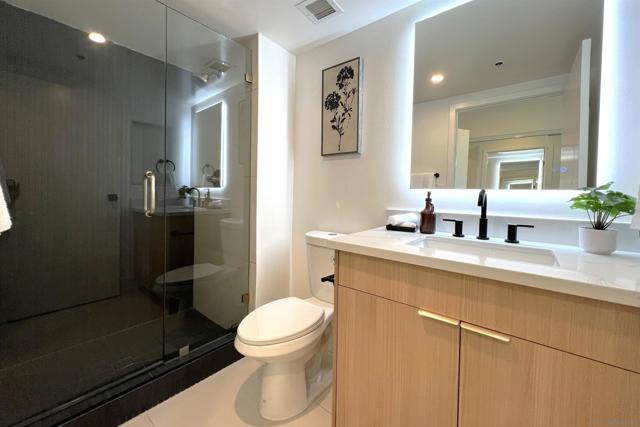 425 W W Beech St, San Diego CA: https://media.crmls.org/mediaz/f5a59976-87a9-4f52-9fe8-209d383f19d4.jpg