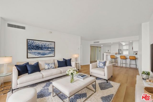 4316 Marina City Dr, Marina del Rey CA: https://media.crmls.org/mediaz/f5a5a54e-1df9-4191-a745-1fb1c01828f6.jpg