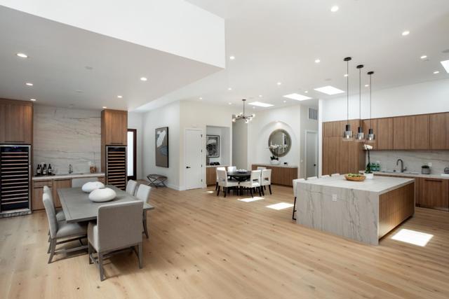 1686 Parkhills Avenue, Los Altos CA: https://media.crmls.org/mediaz/f5a5a61c-d0bb-4c7a-ae05-0d50bab8ce67.jpg
