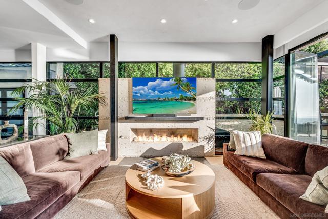 282 Neptune Avenue, Encinitas CA: https://media.crmls.org/mediaz/f5a69c80-0982-4181-b7f4-daf4b471fb7b.jpg