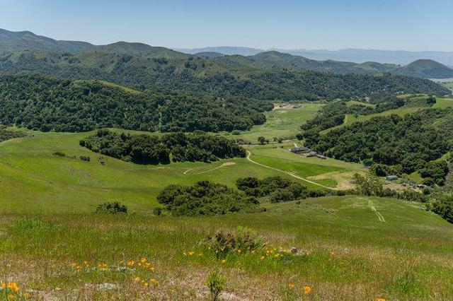 100 Old Stage Rd, San Juan Bautista CA: https://media.crmls.org/mediaz/f5a6a838-e70d-4684-8cb8-5ae8022bee9d.jpg