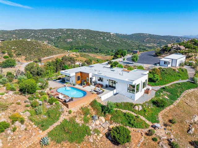 403 Black Canyon Place, Ramona CA: https://media.crmls.org/mediaz/f5a728ef-7288-4d89-9c23-9bb59005d931.jpg